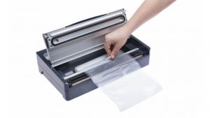 cutting foil roll into vacuum bag