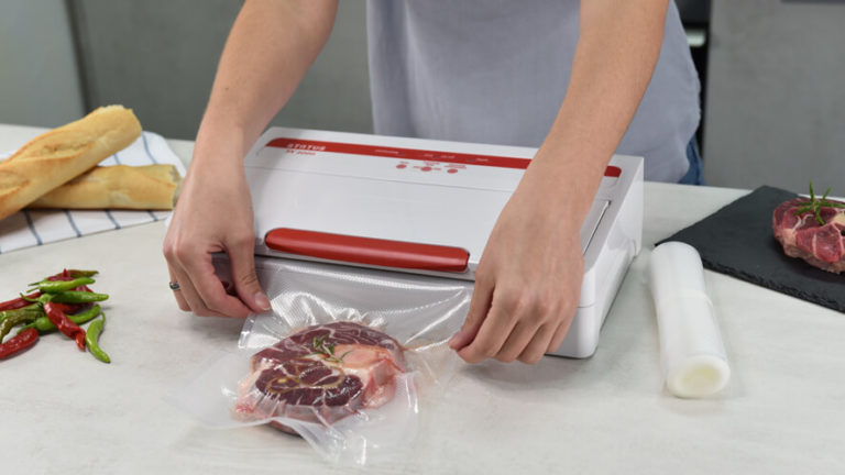 vacuum packing freshly cut meat with SV2000