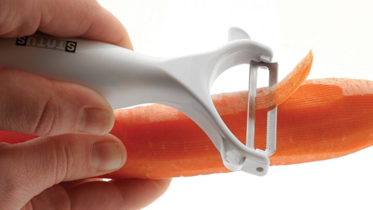 peeler for left-handed users