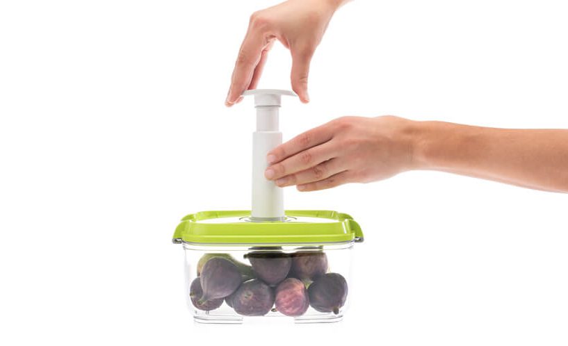 vacuum sealing container with manual pump