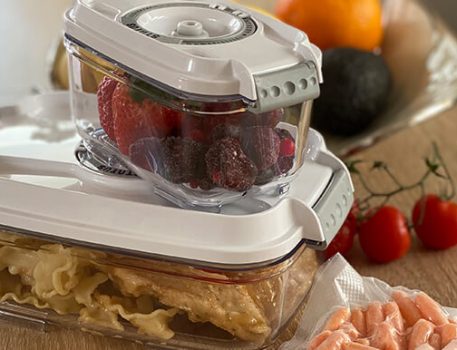 quality plastic vacuum containers do not absorb aroma or colour of foods